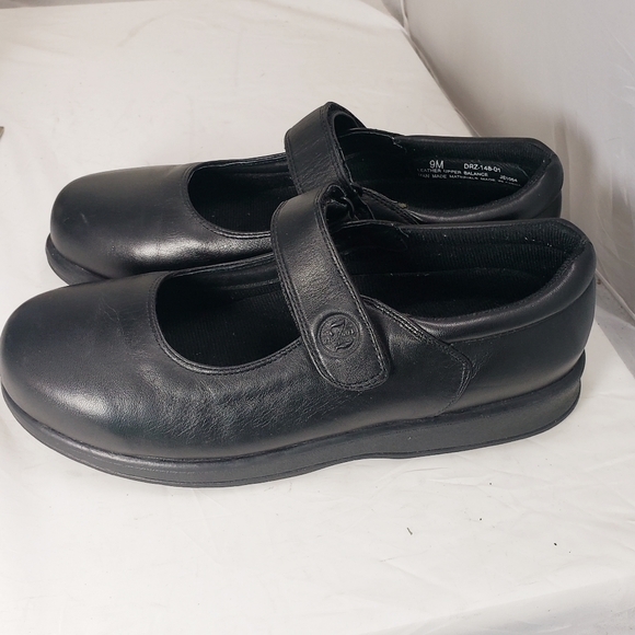 Dr Zen Therapeutic Shoes - Picture 2 of 10